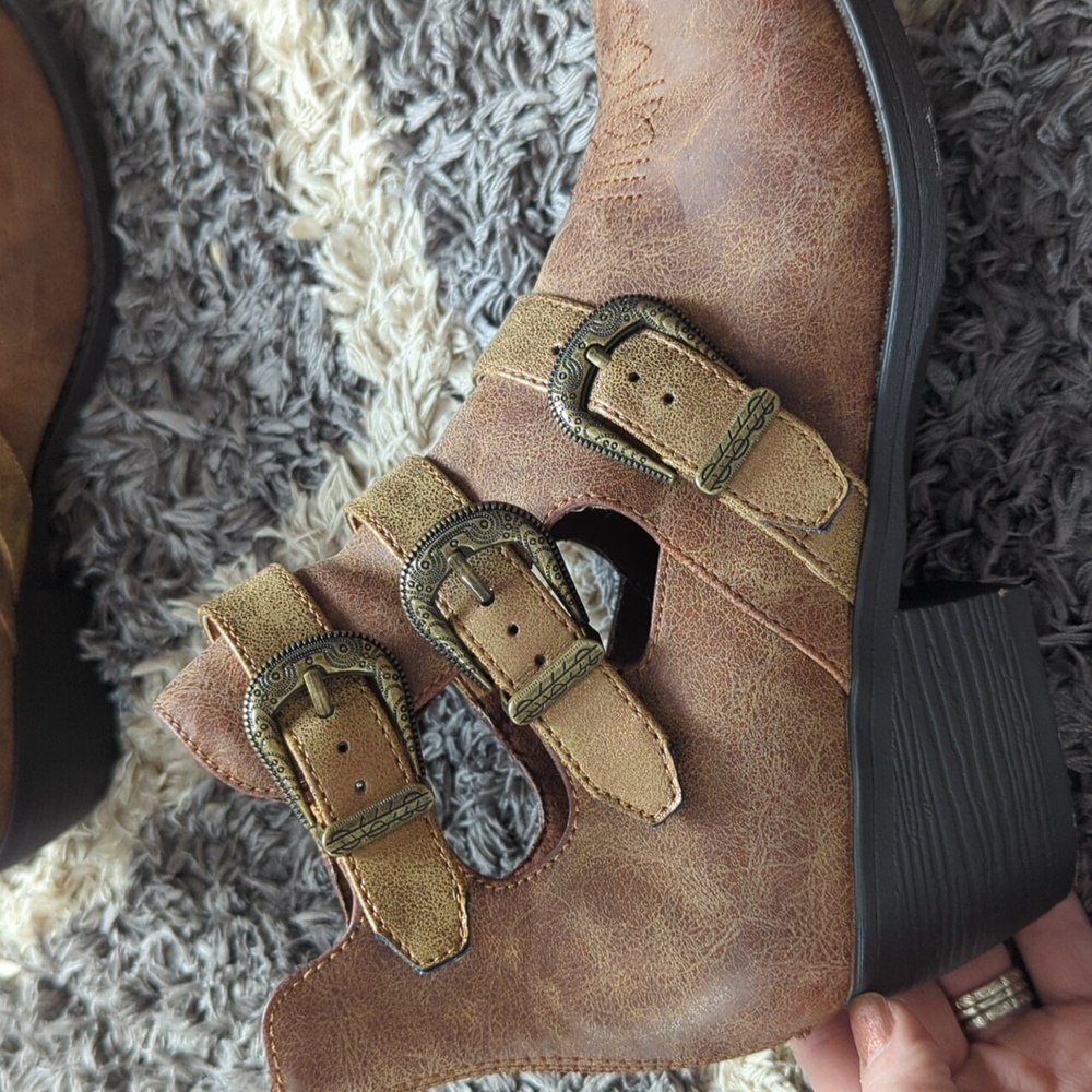 Ariat Unbridled Melody Women's Buckle Bootie Size Women's 8.5 - Picture 3 of 8